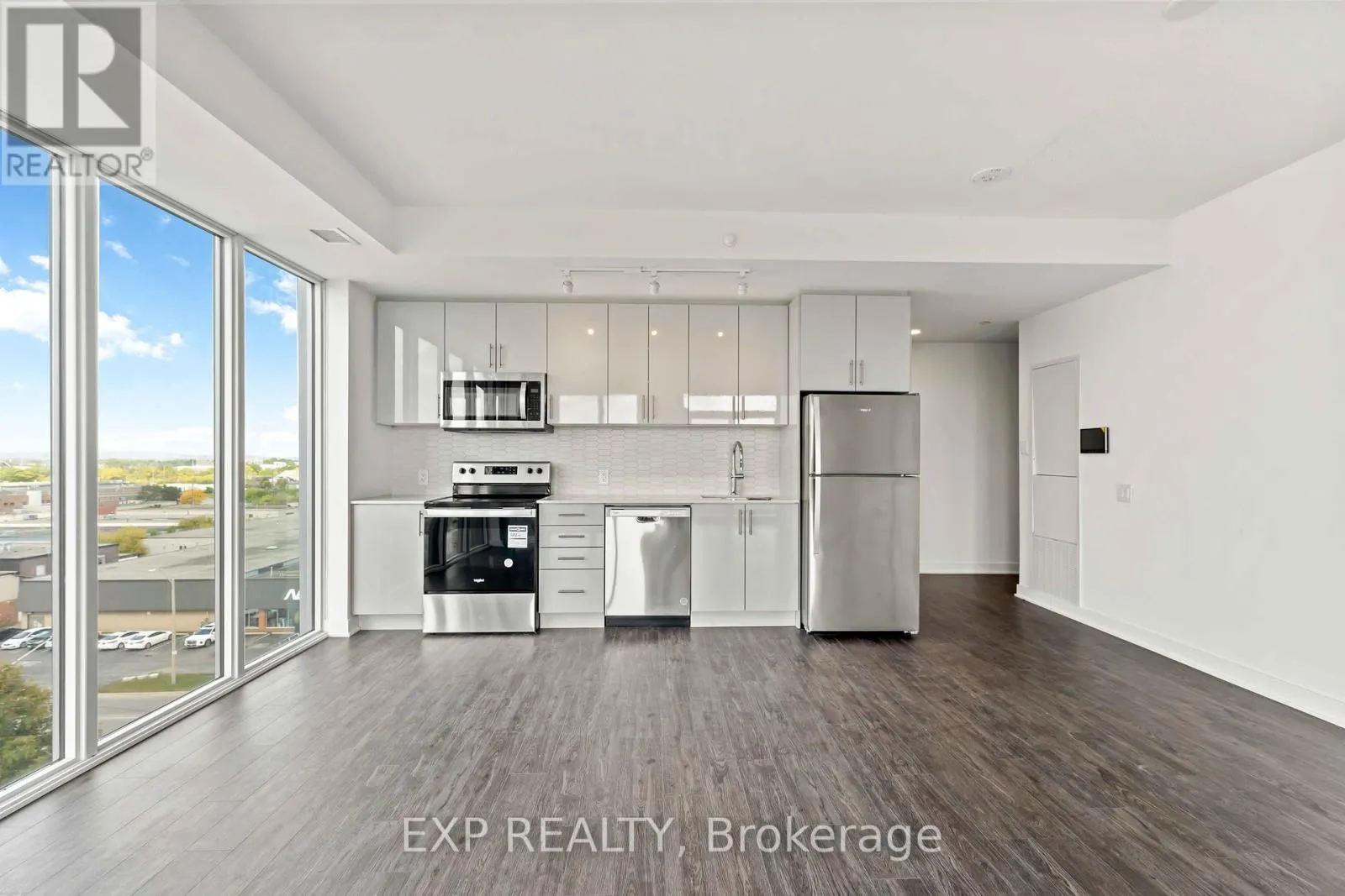 606 - 2782 BARTON STREET E