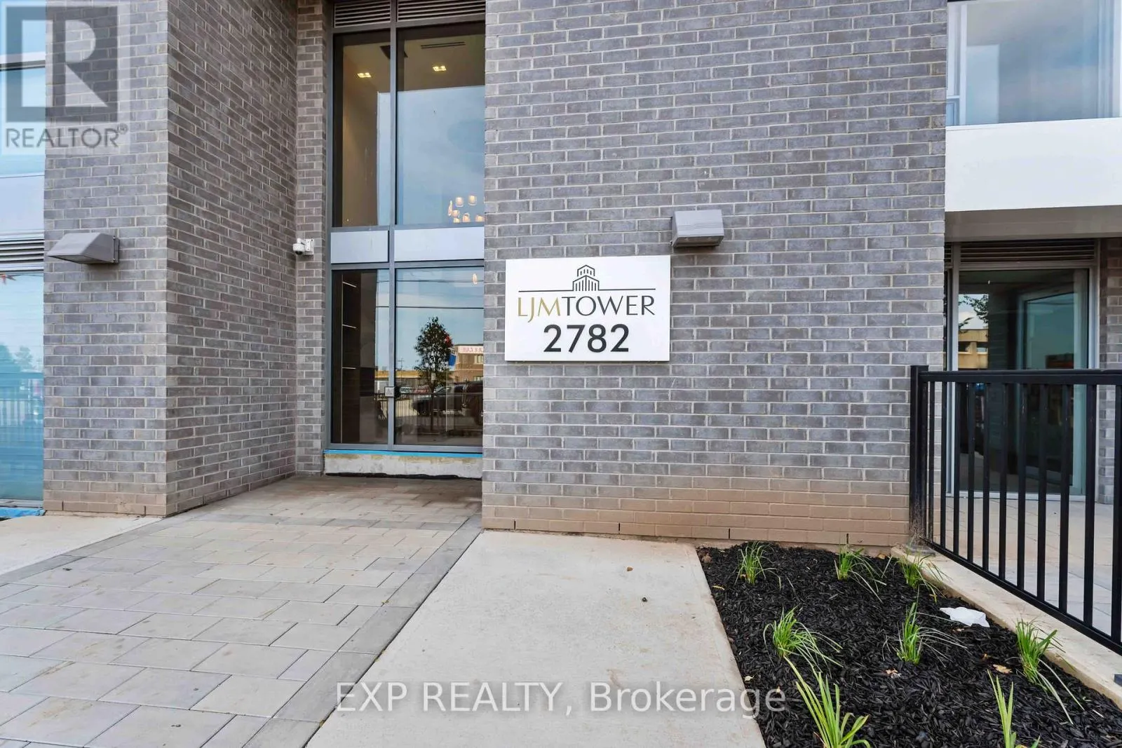 606 - 2782 BARTON STREET E