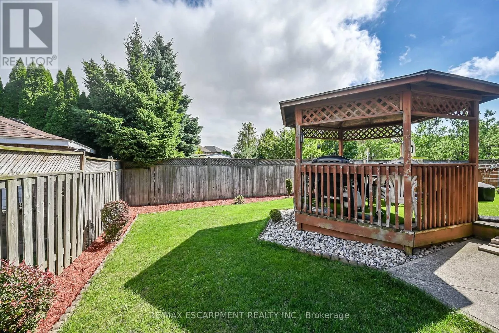 140 SOLOMON CRESCENT