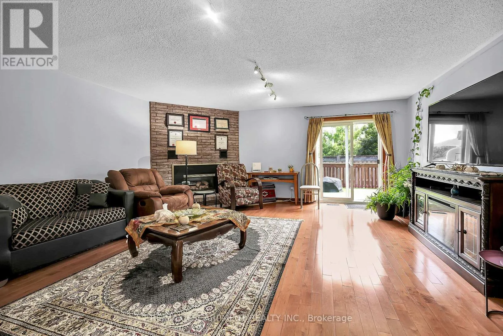 140 SOLOMON CRESCENT