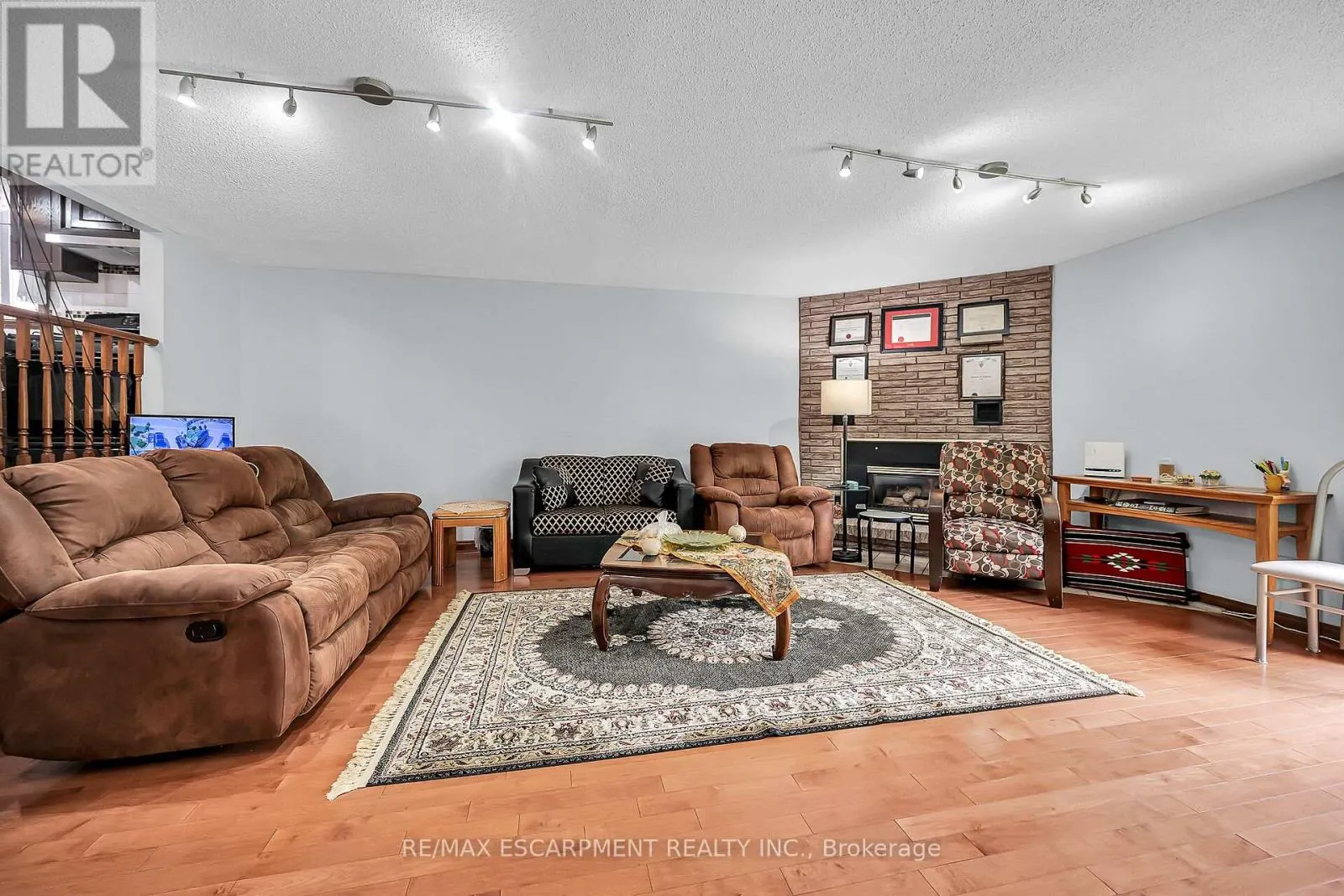 140 SOLOMON CRESCENT