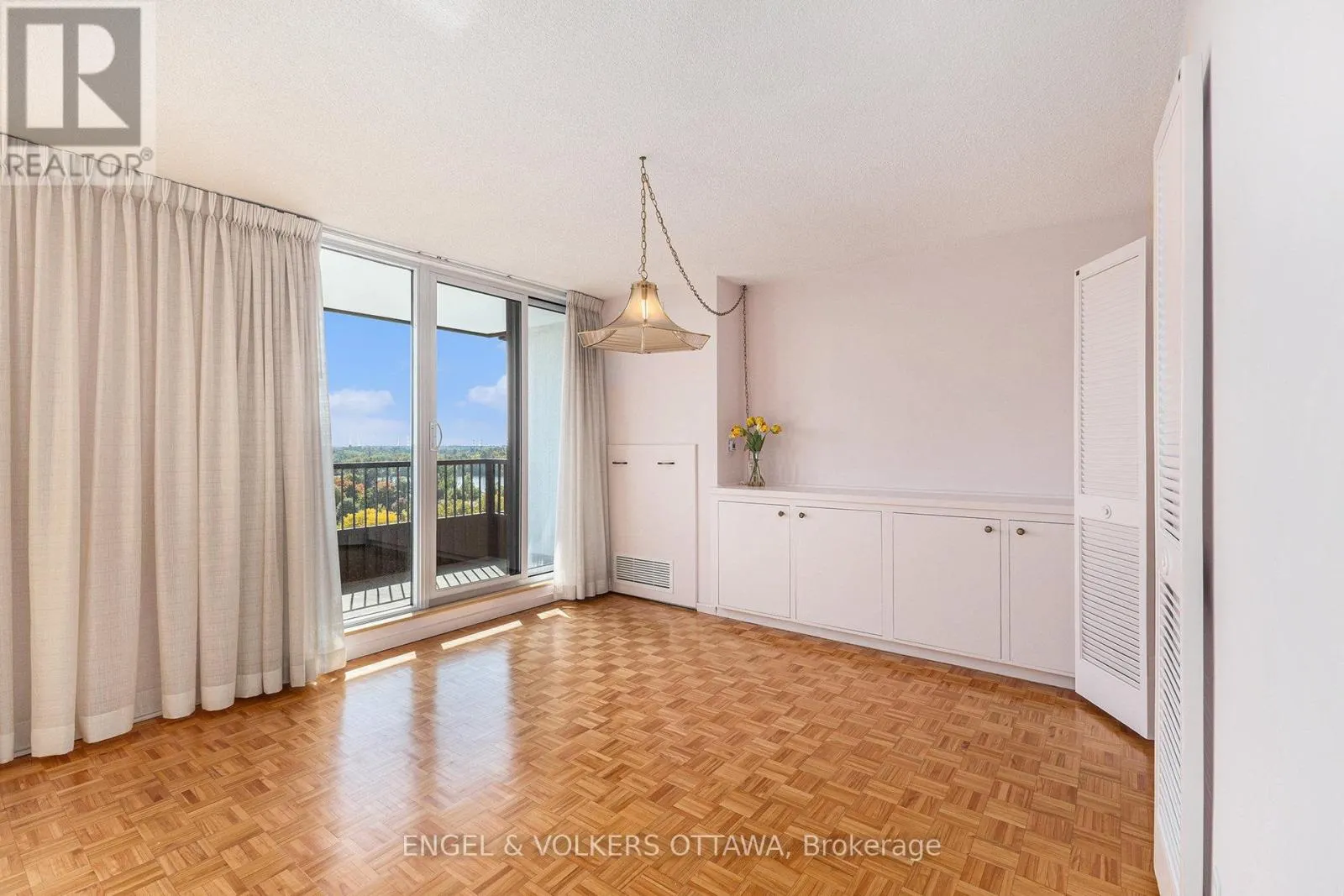 1110 - 2951 RIVERSIDE DRIVE