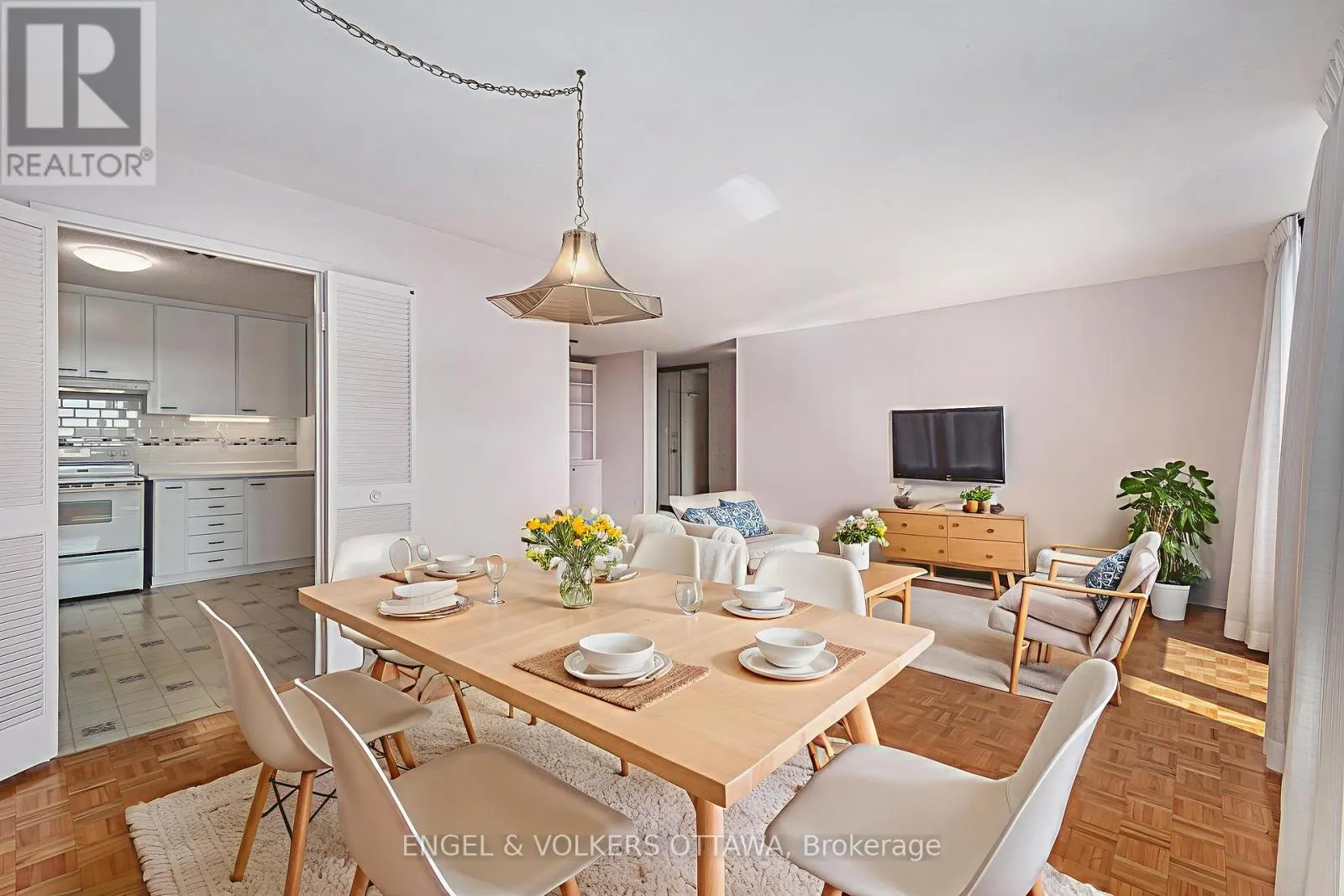 1110 - 2951 RIVERSIDE DRIVE