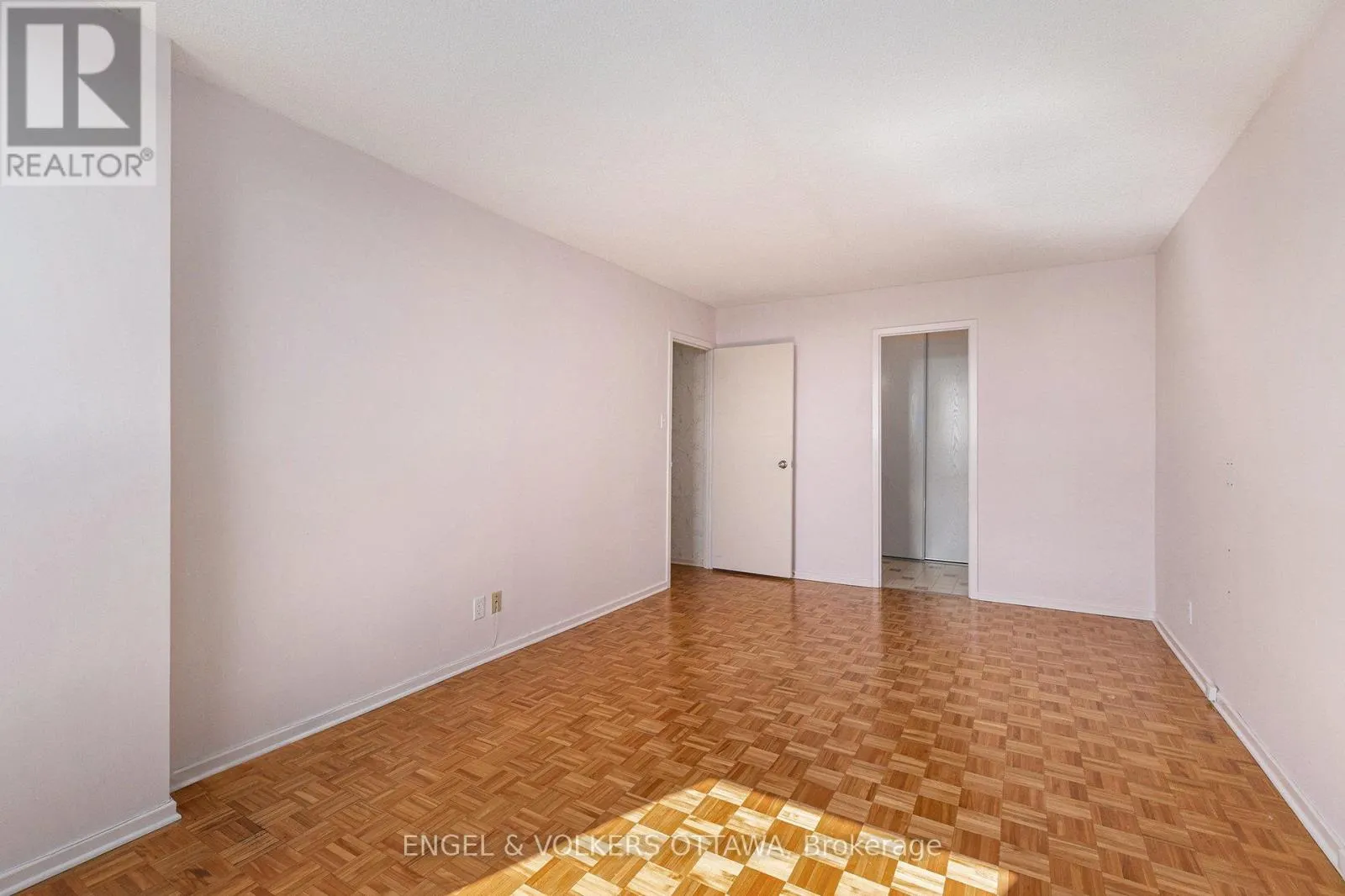 1110 - 2951 RIVERSIDE DRIVE