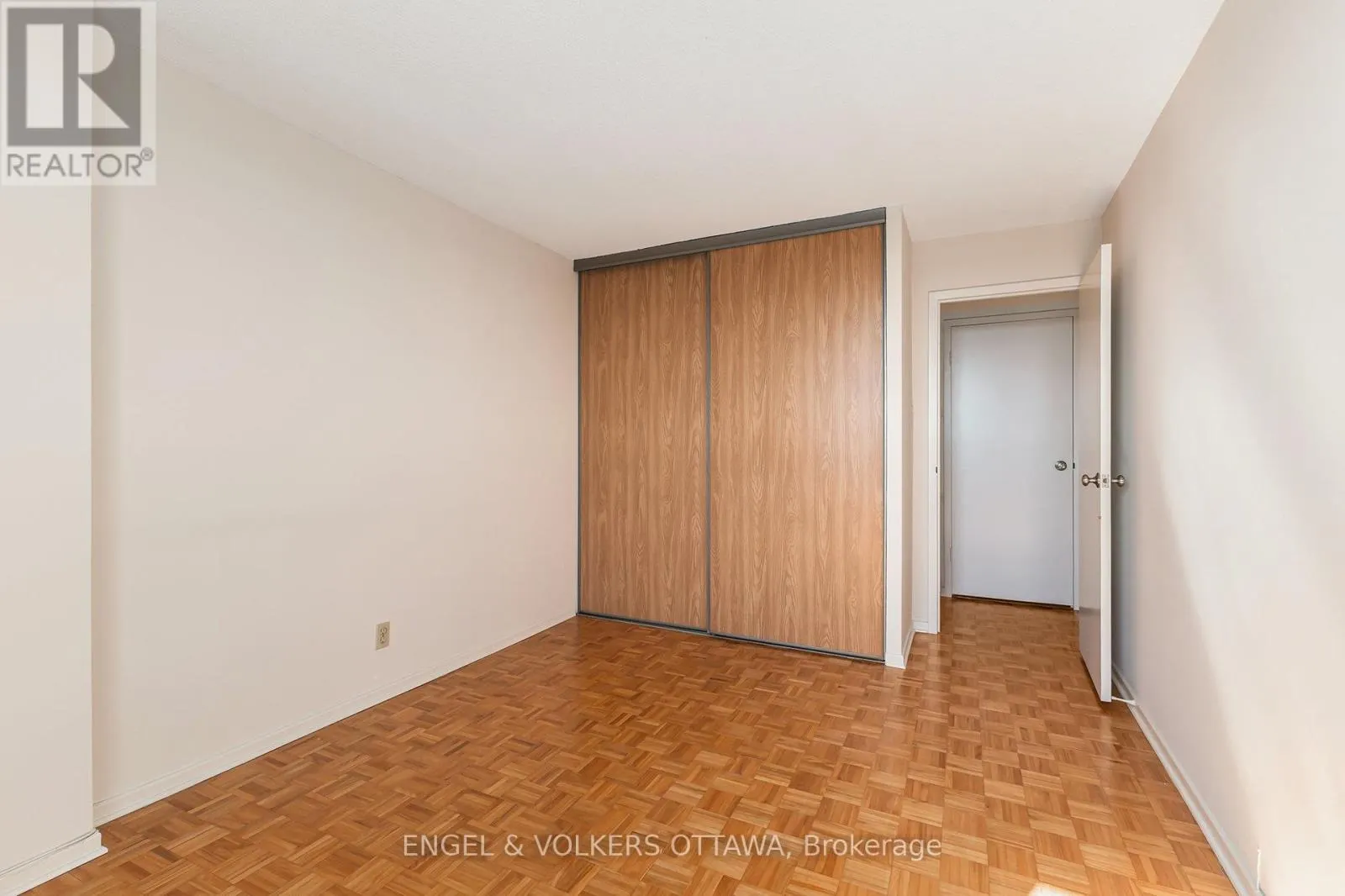 1110 - 2951 RIVERSIDE DRIVE