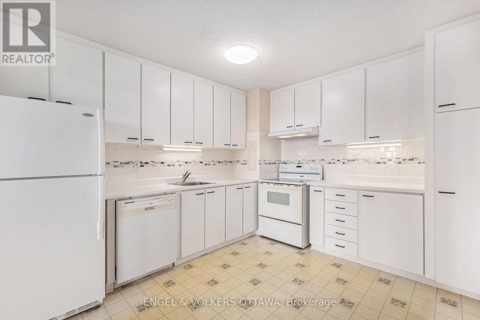 1110 - 2951 RIVERSIDE DRIVE