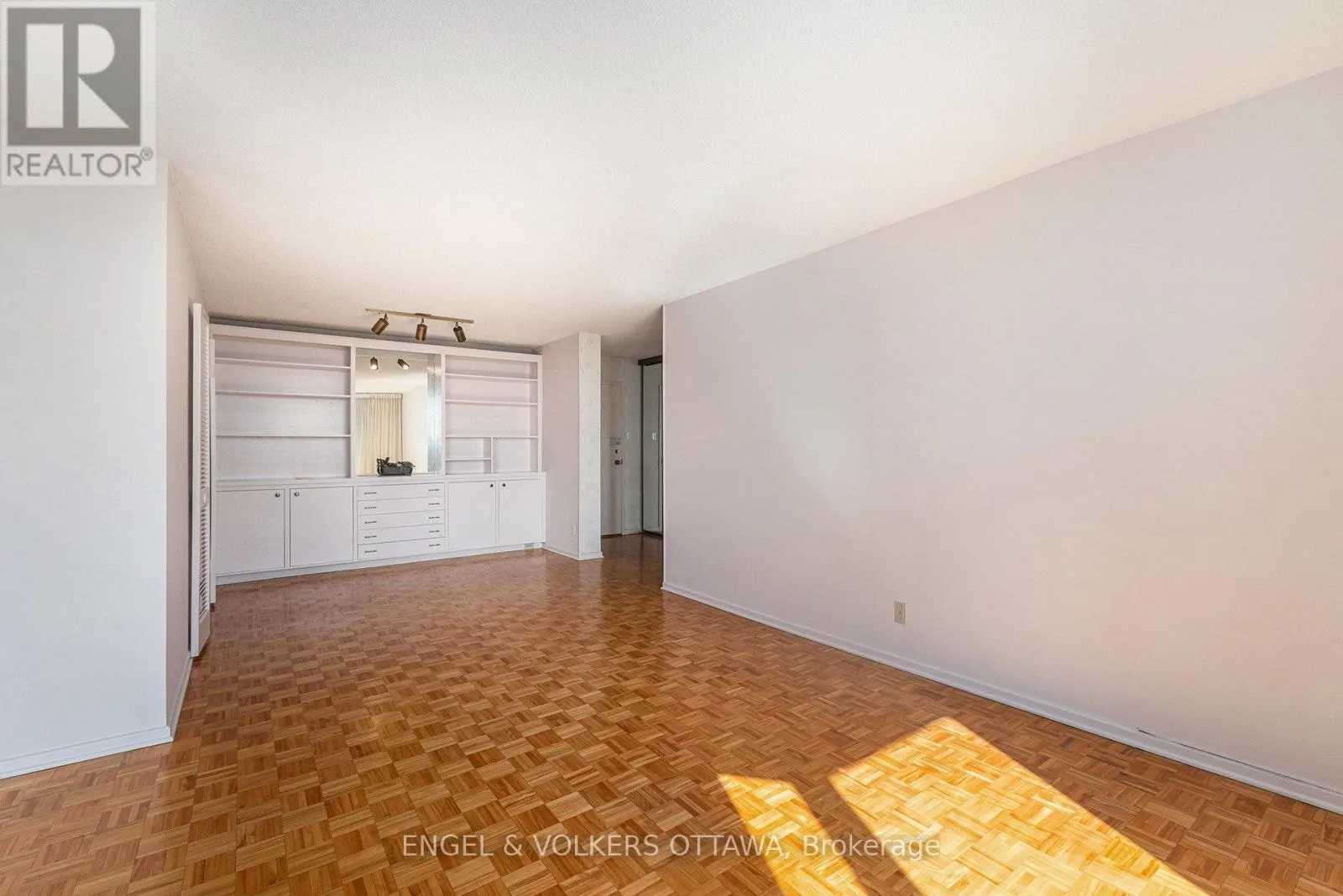 1110 - 2951 RIVERSIDE DRIVE