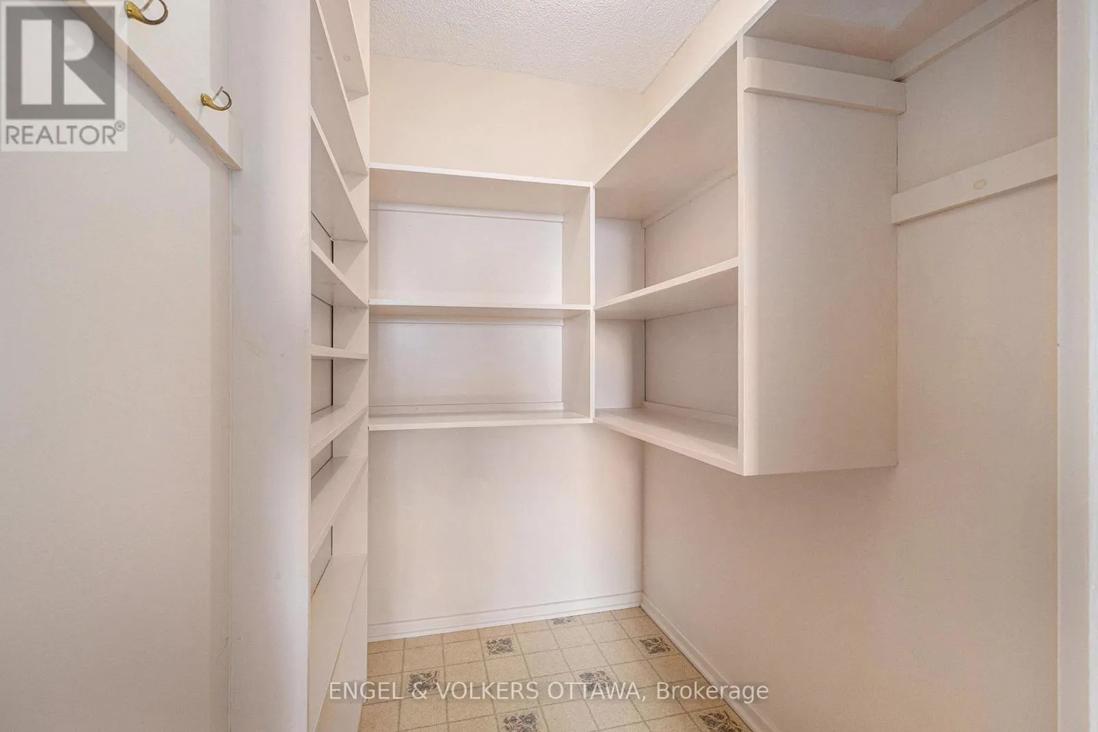 1110 - 2951 RIVERSIDE DRIVE