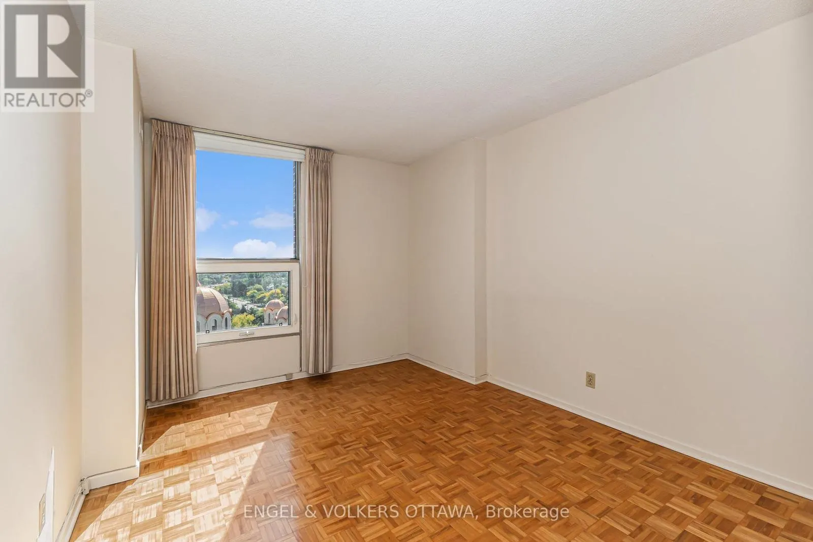 1110 - 2951 RIVERSIDE DRIVE