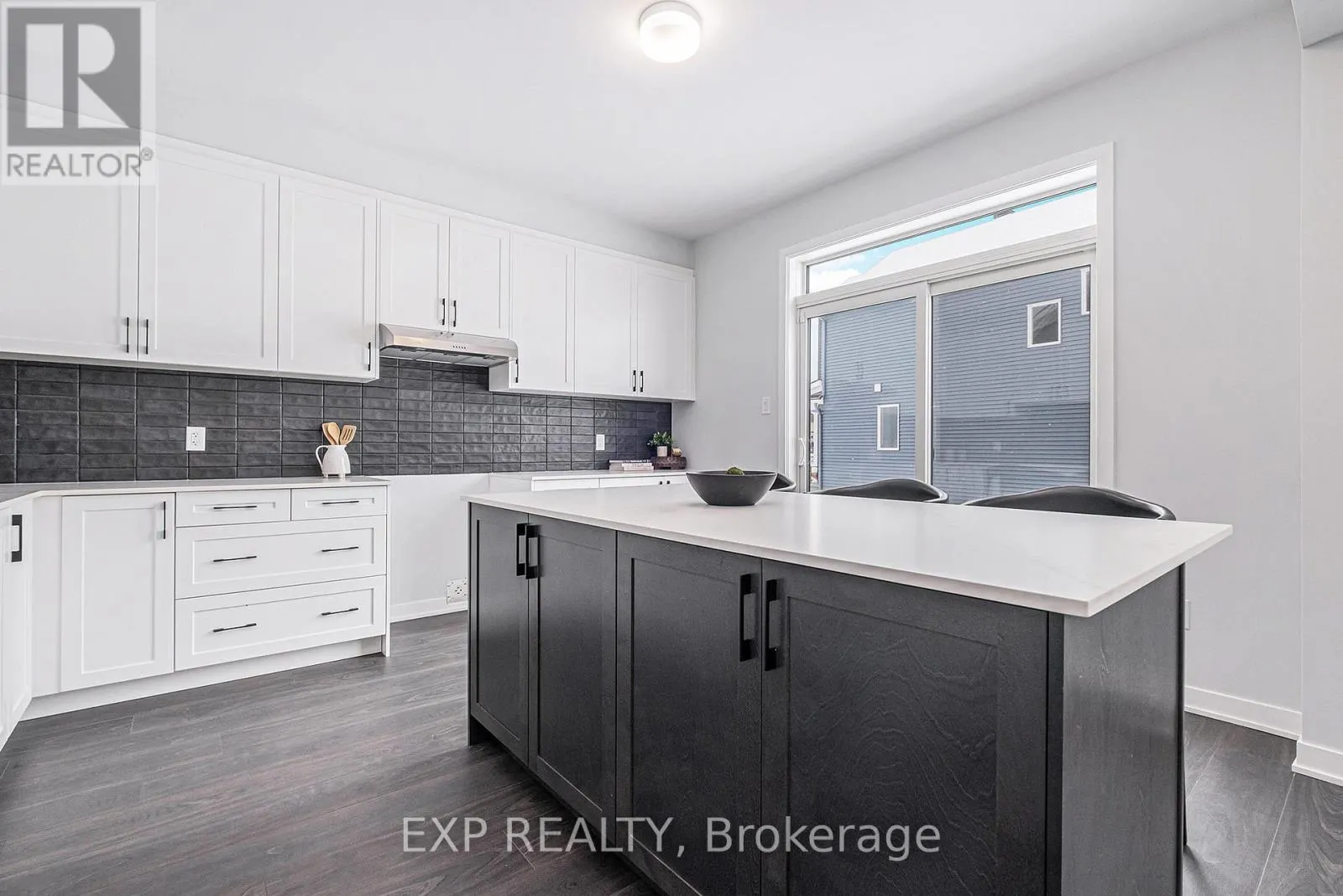 1025 DE PENCIER DRIVE