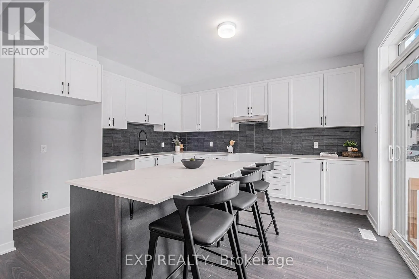 1023 DE PENCIER DRIVE