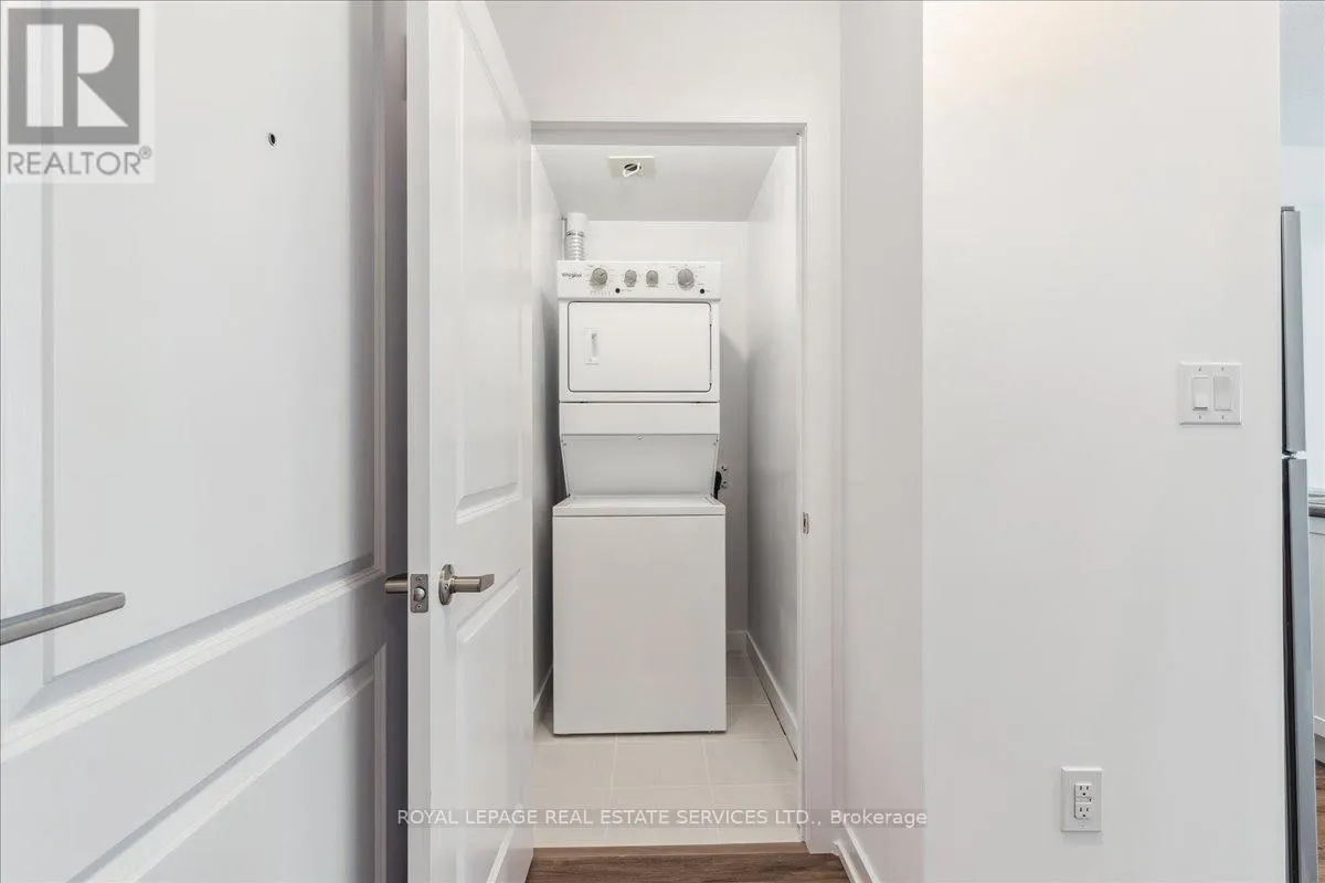107 - 460 DUNDAS STREET E