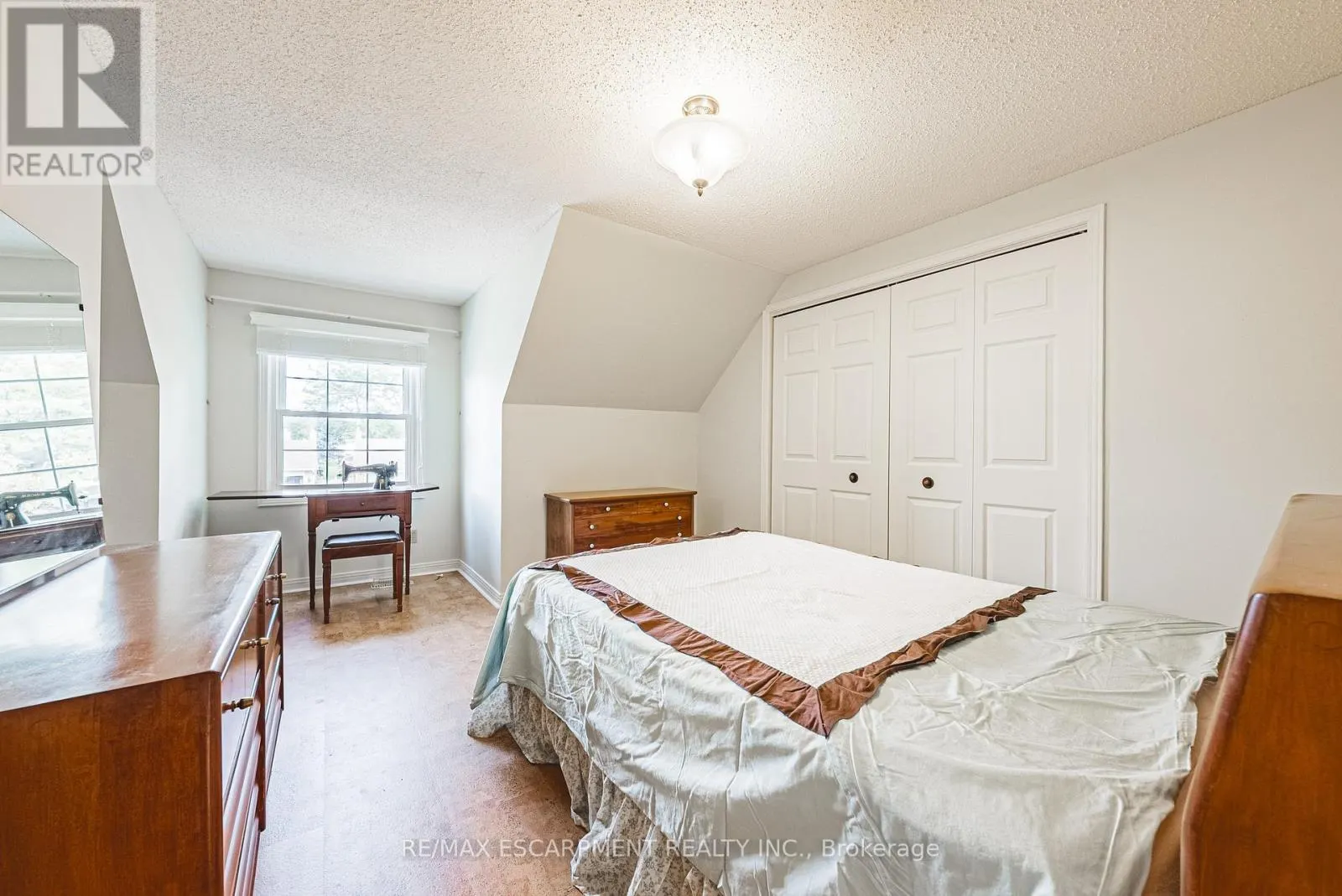 140 AMBERLY BOULEVARD