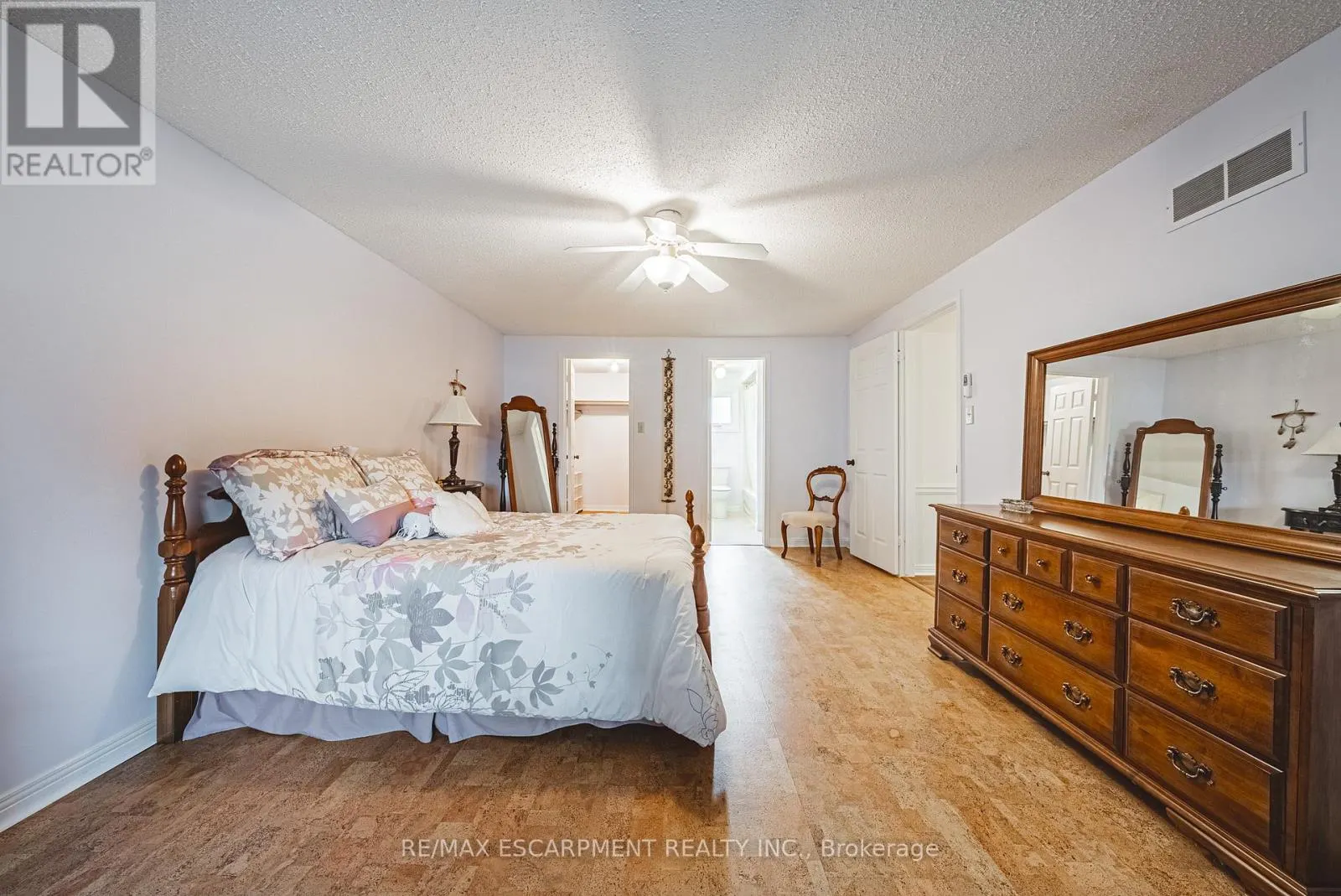 140 AMBERLY BOULEVARD