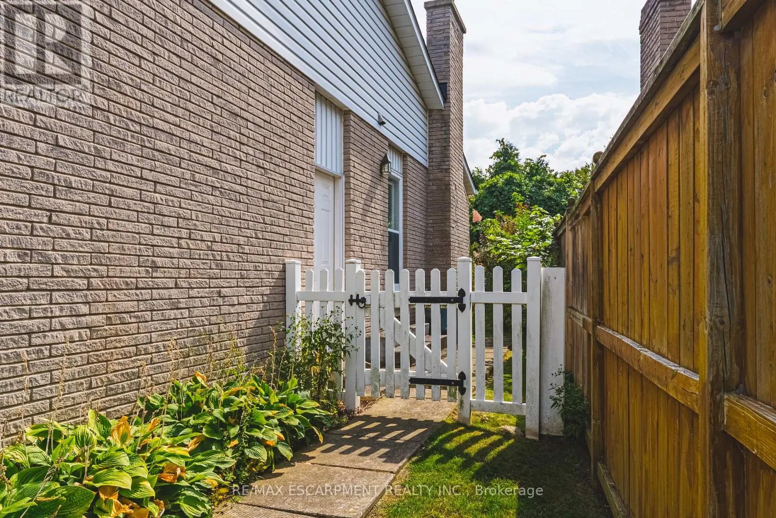 140 AMBERLY BOULEVARD