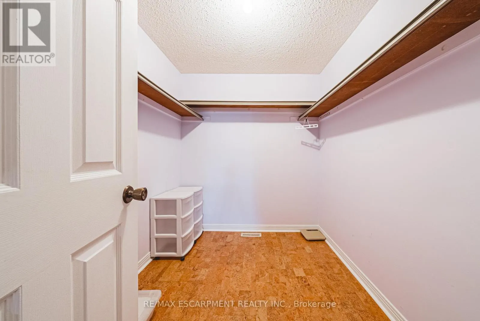 140 AMBERLY BOULEVARD