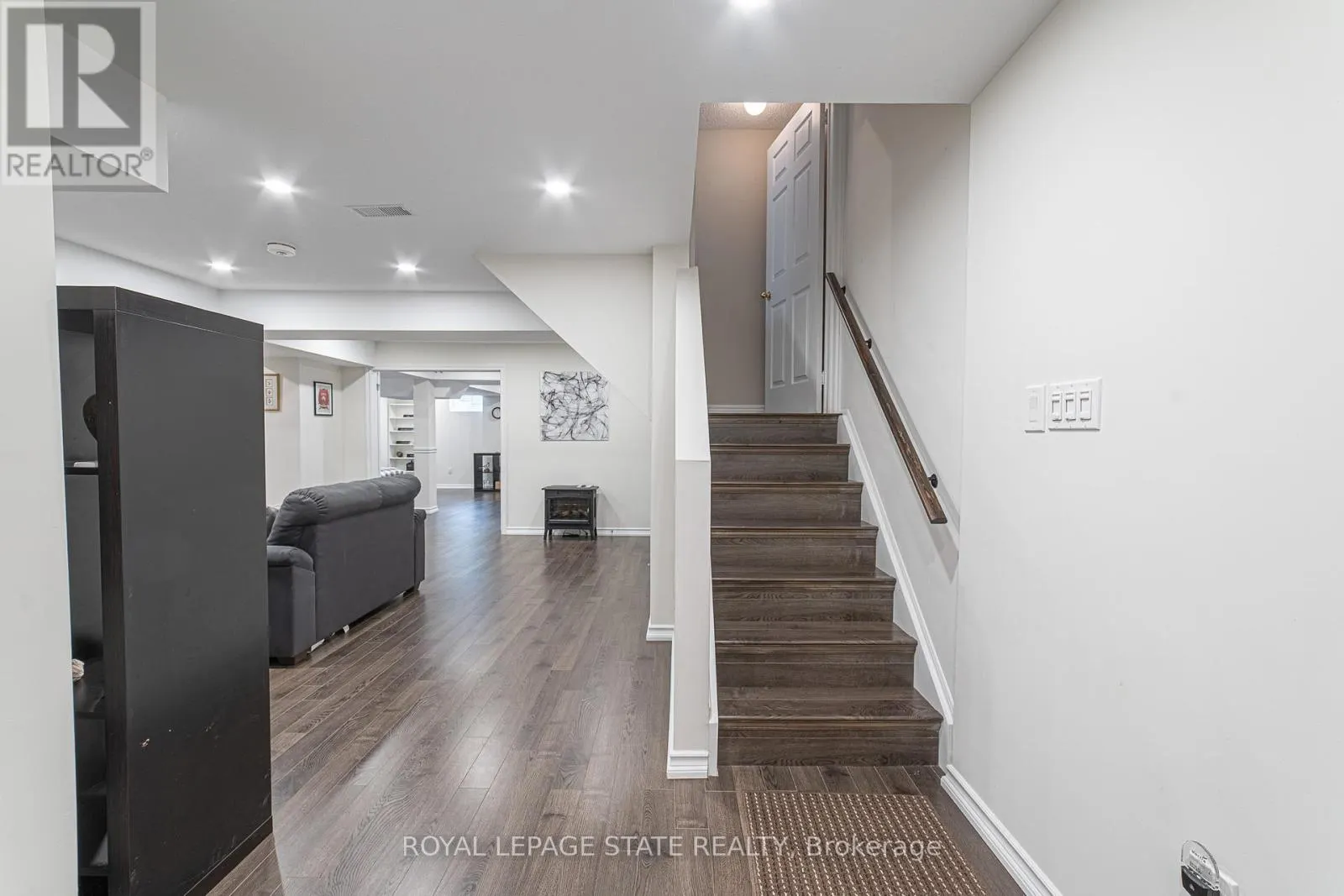 120 SUNDIAL CRESCENT