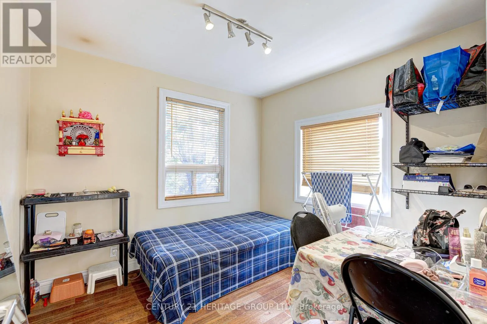 13 CAMERON AVENUE N
