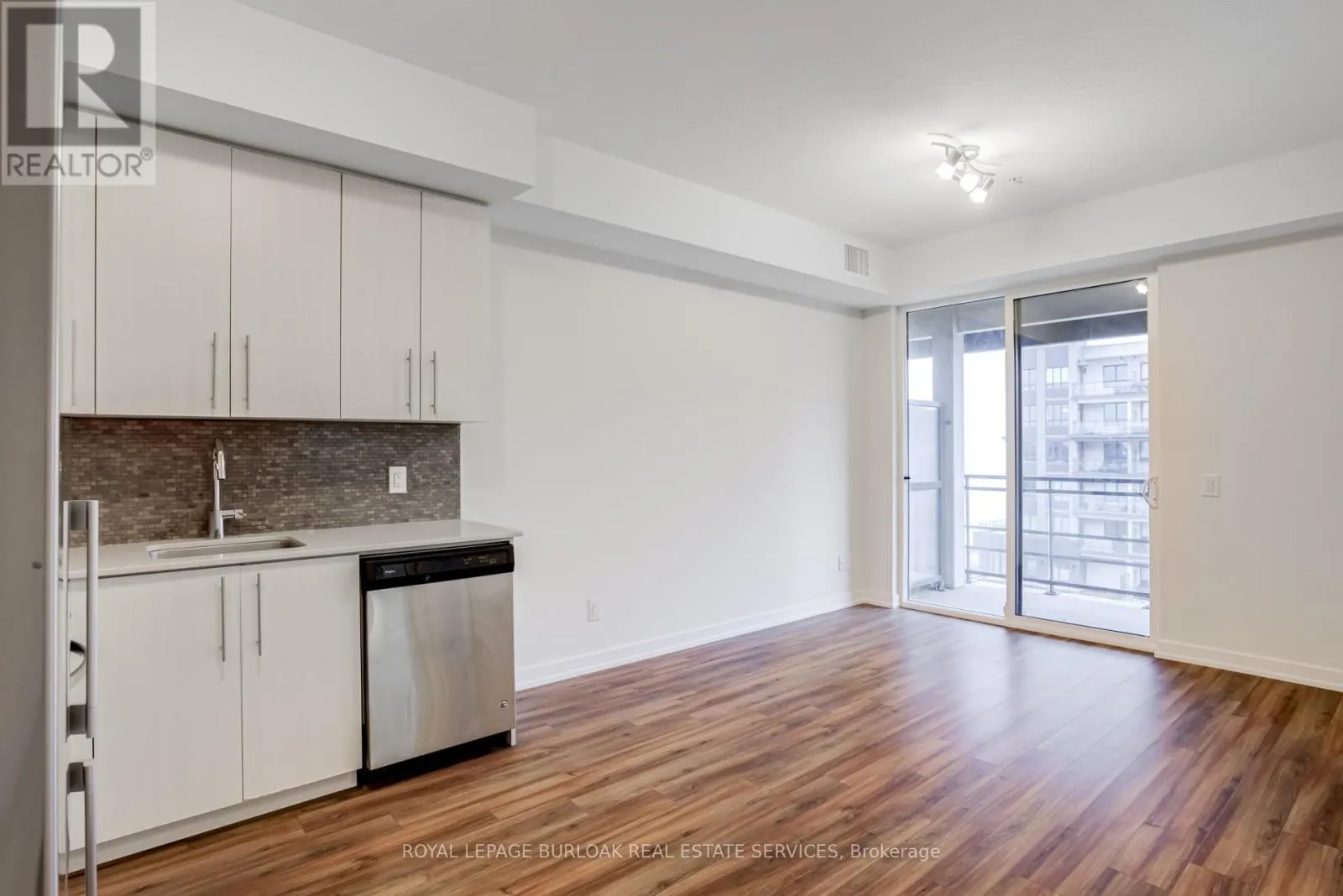 422 - 40 ESPLANADE LANE