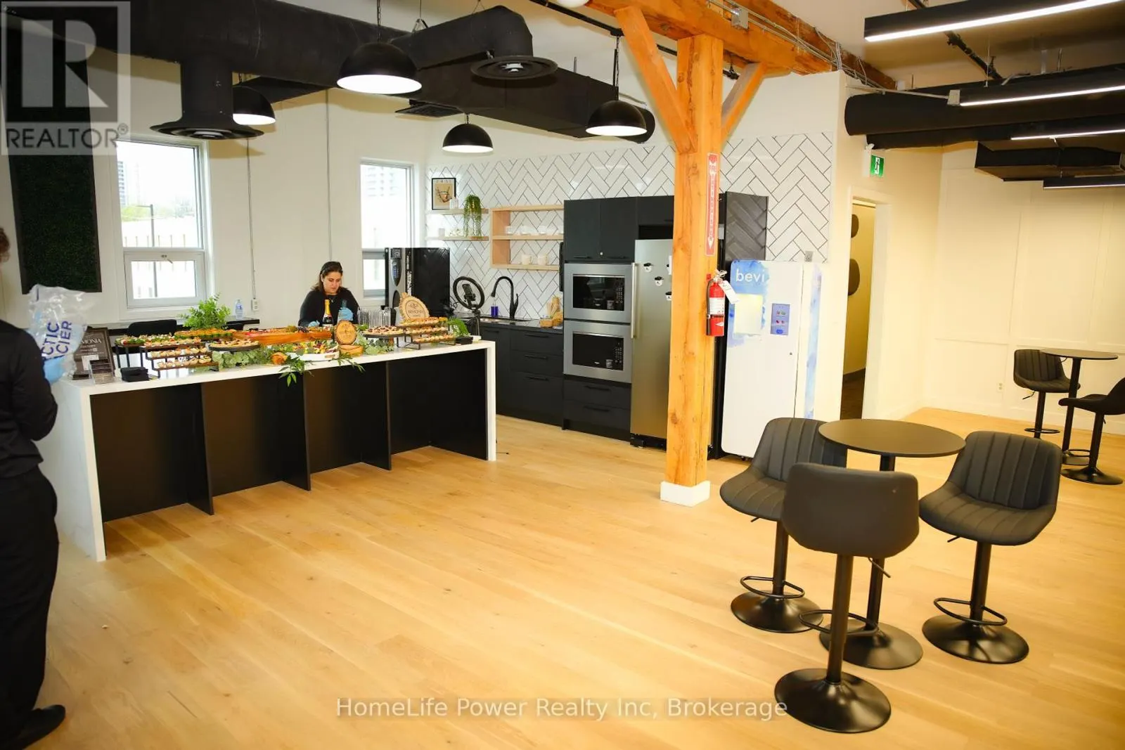 300 - 29 - 72 VICTORIA STREET S, #300 - 29