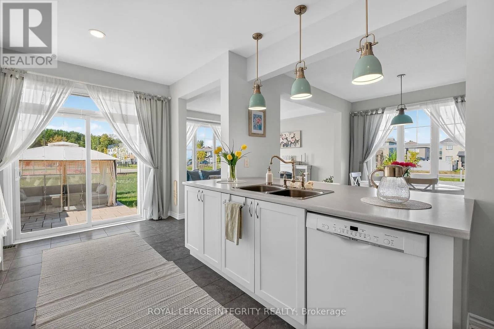 1112 APOLUNE STREET