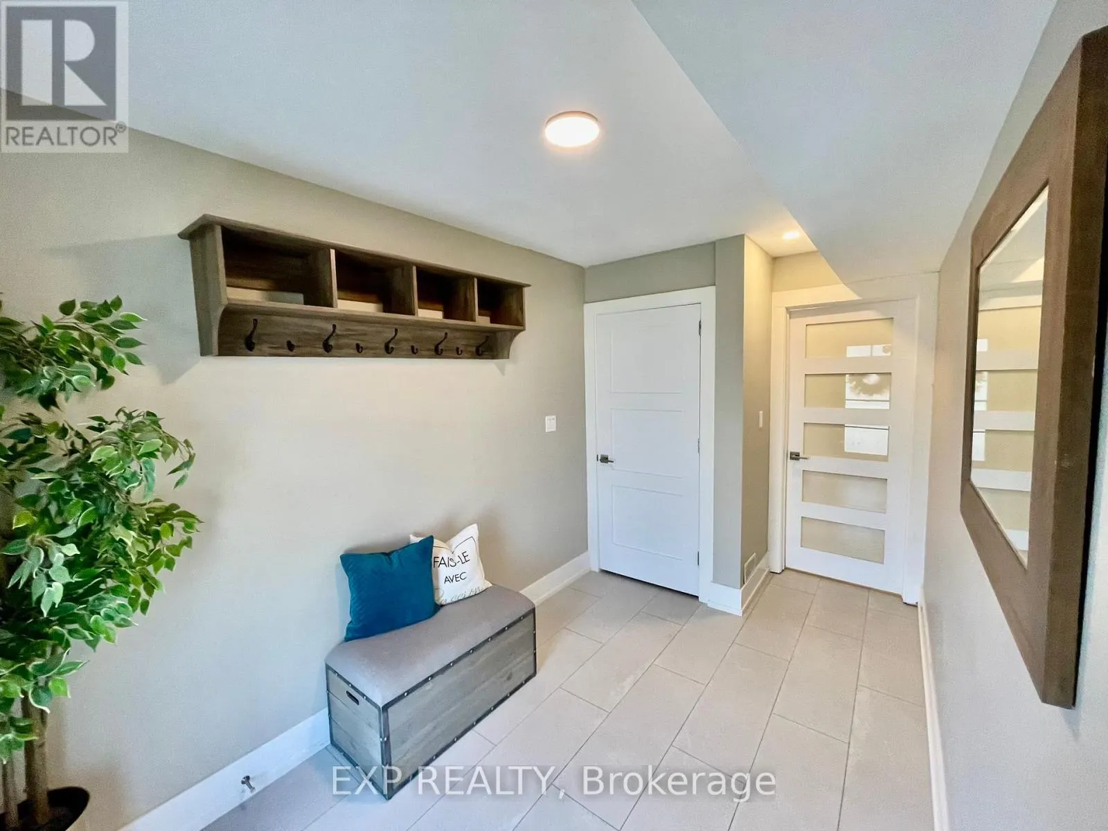 B - STUDIO - 3 SPRING LANE