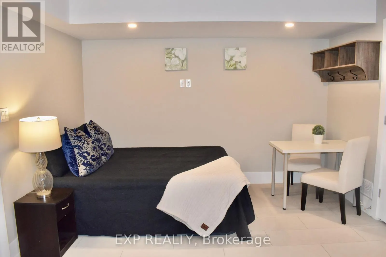 B - STUDIO - 3 SPRING LANE