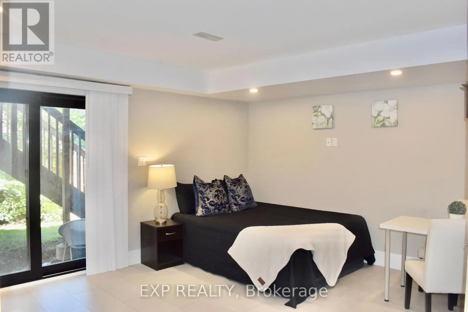 B - STUDIO - 3 SPRING LANE