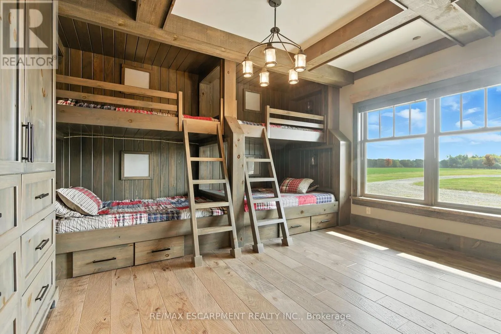 437 6TH CONCESSION ROAD E