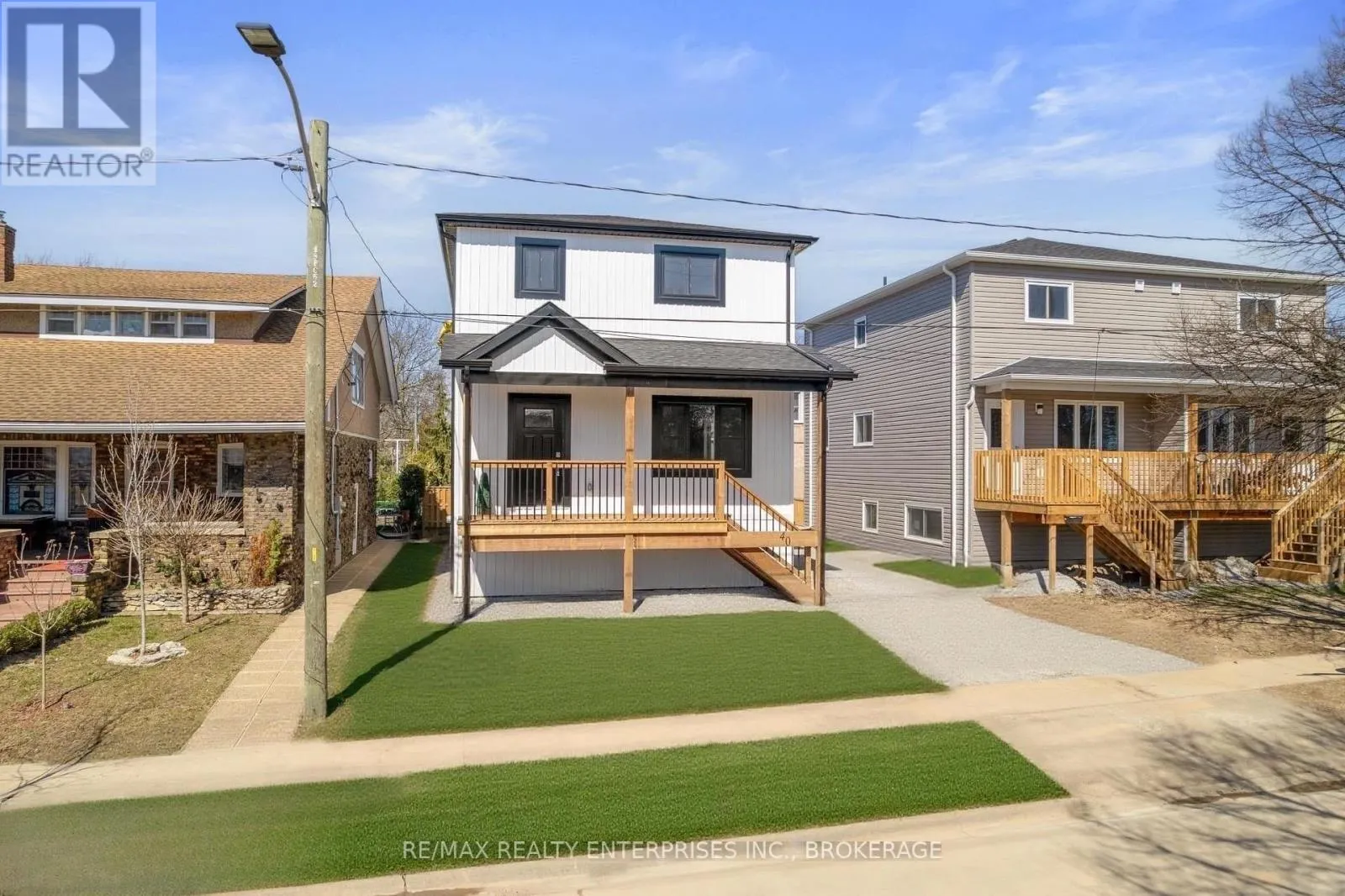 40 MCMASTER AVENUE
