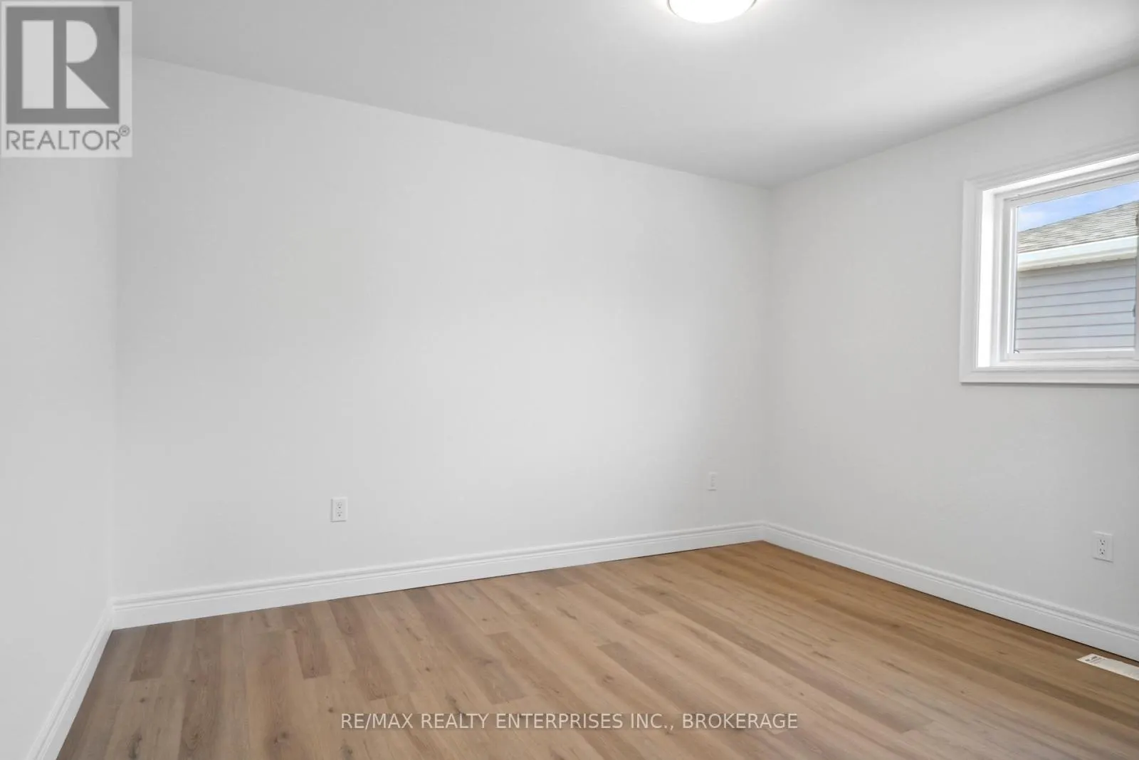 40 MCMASTER AVENUE