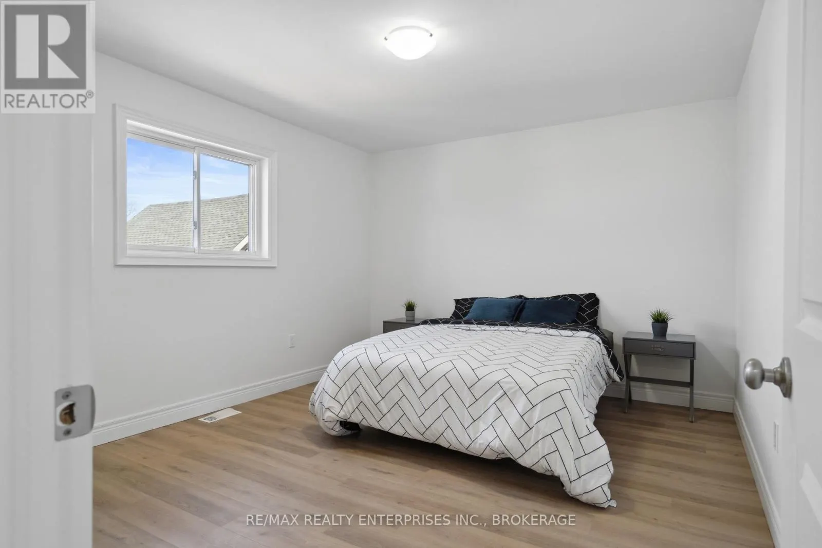 40 MCMASTER AVENUE