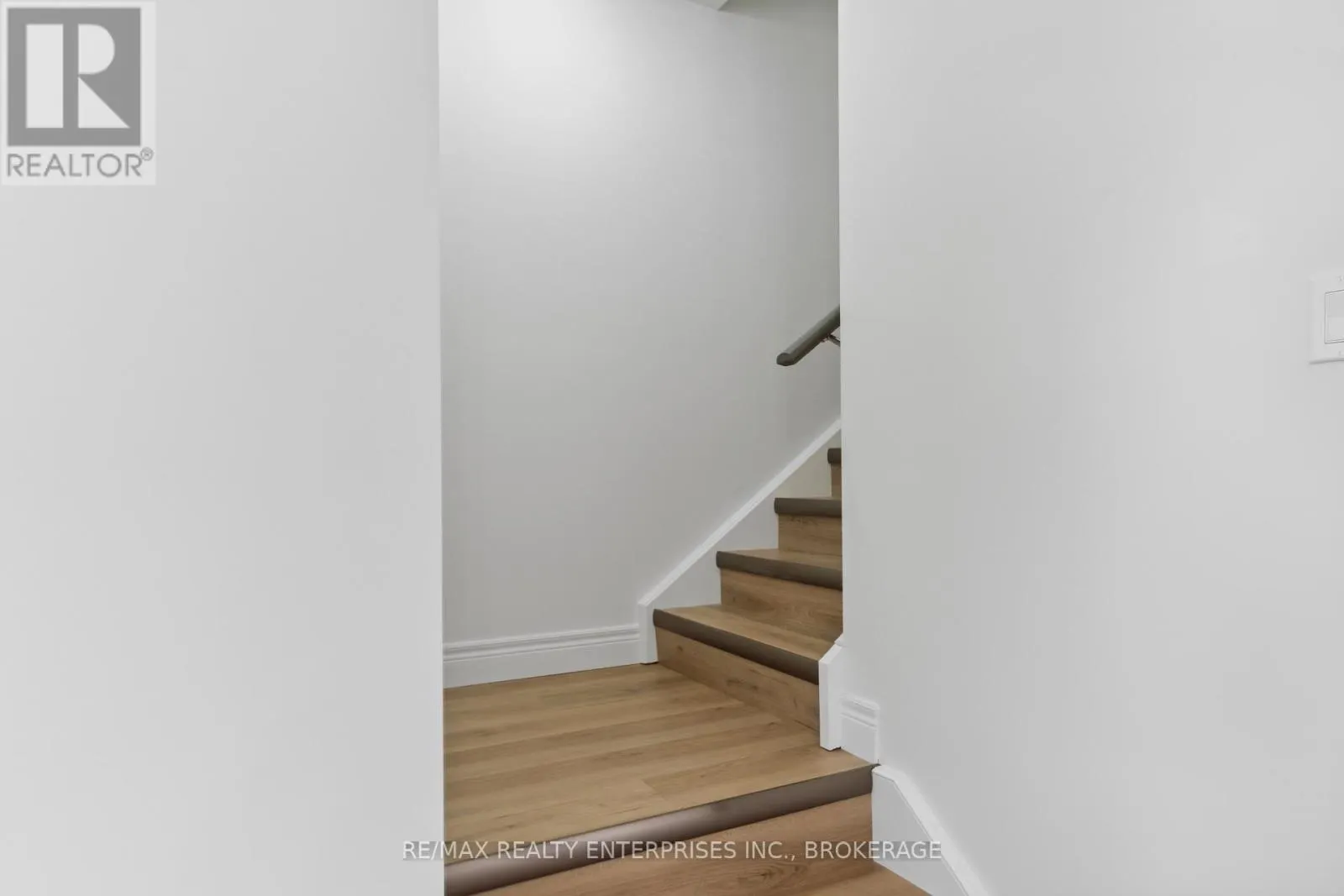 40 MCMASTER AVENUE