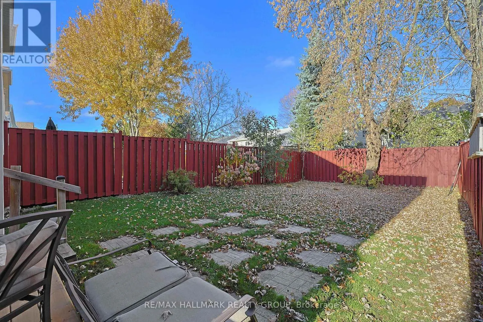 24 CASTLE GLEN CRESCENT