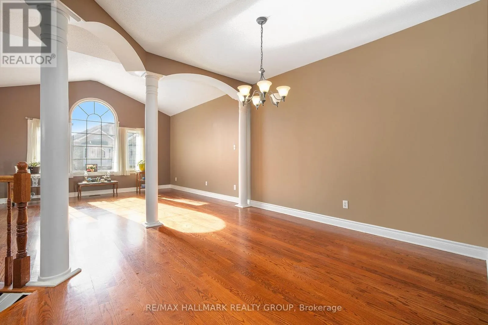24 CASTLE GLEN CRESCENT