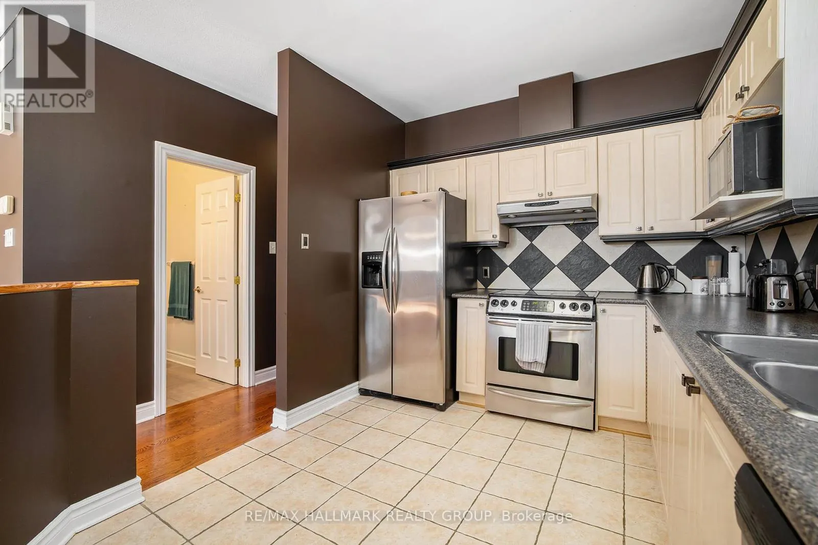 24 CASTLE GLEN CRESCENT