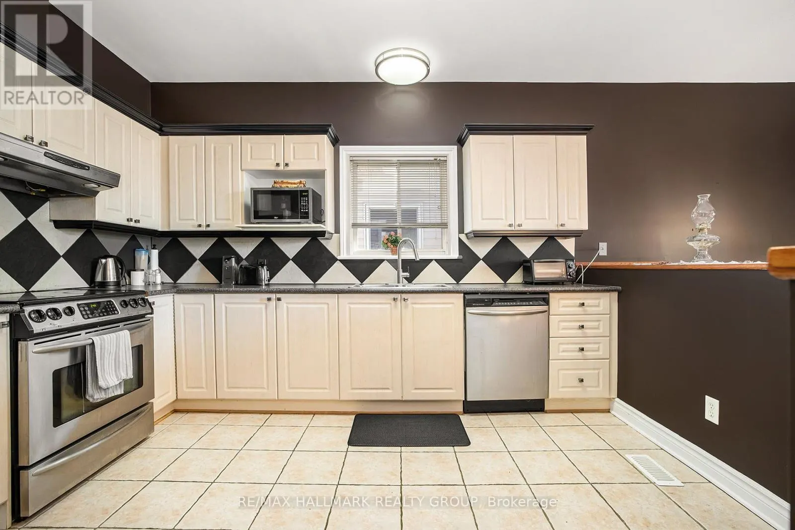24 CASTLE GLEN CRESCENT