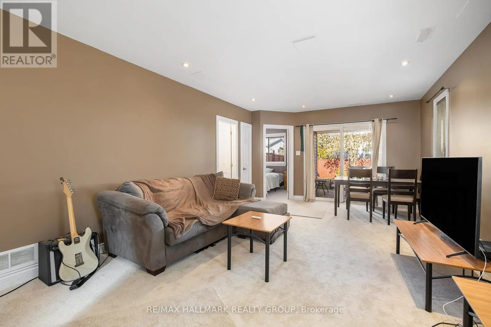 24 CASTLE GLEN CRESCENT