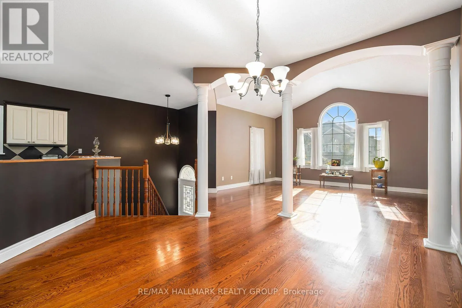 24 CASTLE GLEN CRESCENT