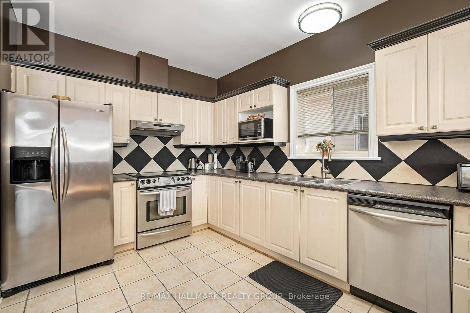 24 CASTLE GLEN CRESCENT
