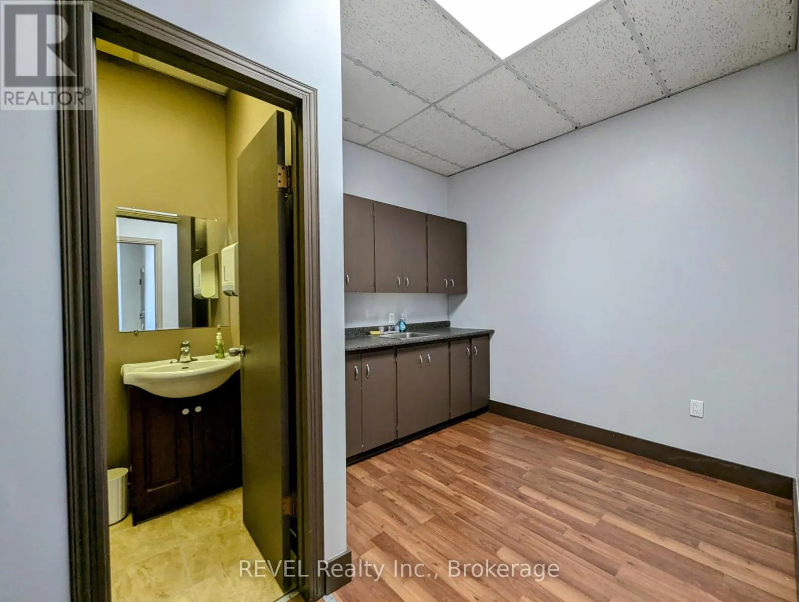 302 - 112 QUEENSTON STREET, #302