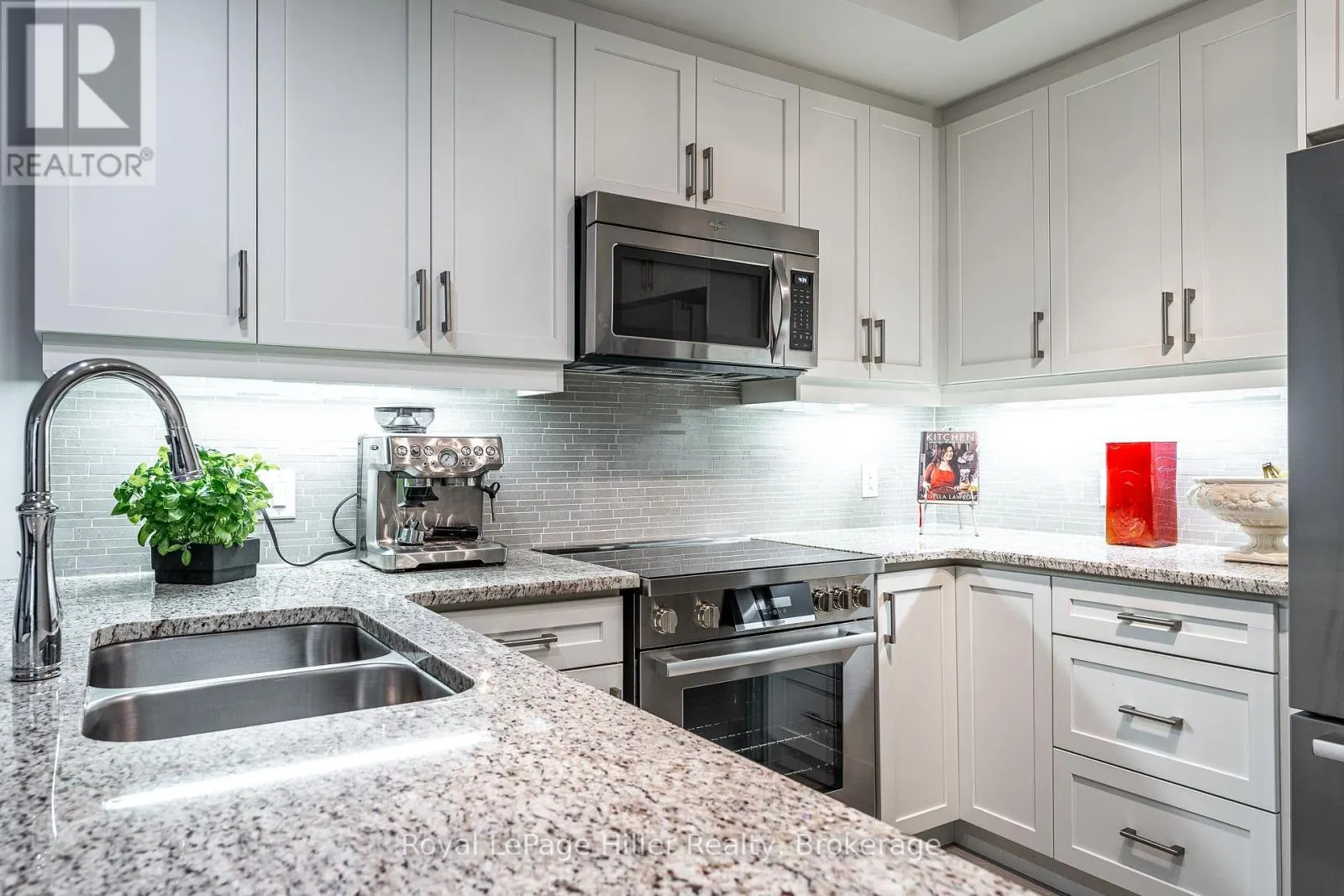 111 - 255 JOHN STREET, #111