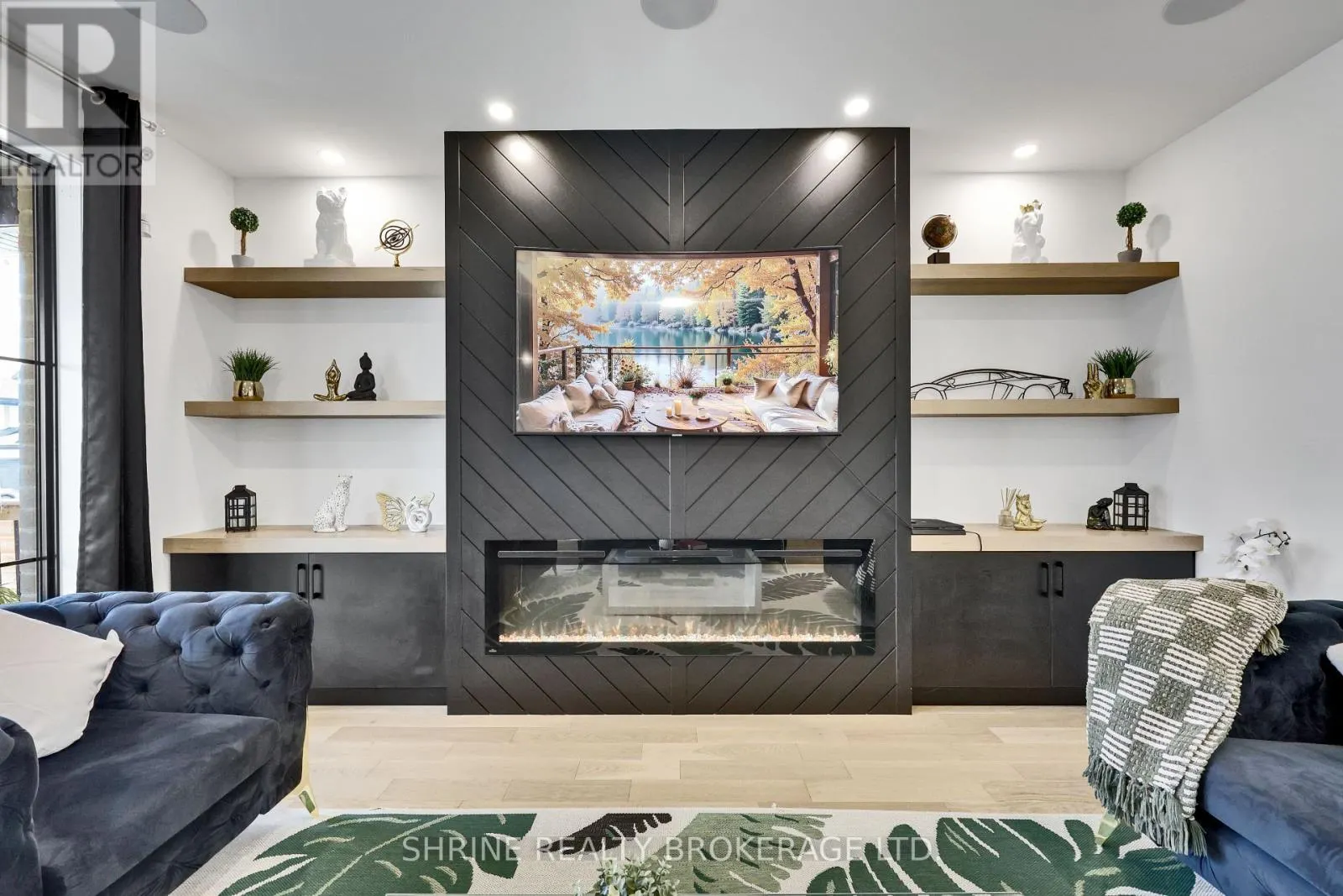 1866 FOUNTAIN GRASS DRIVE