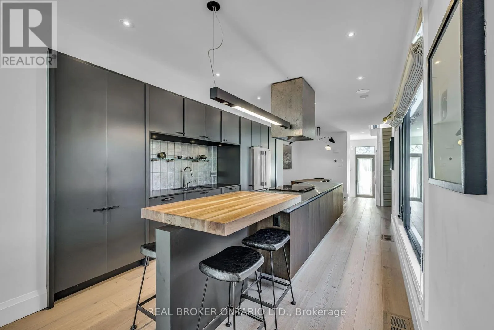 287 DOVERCOURT AVENUE