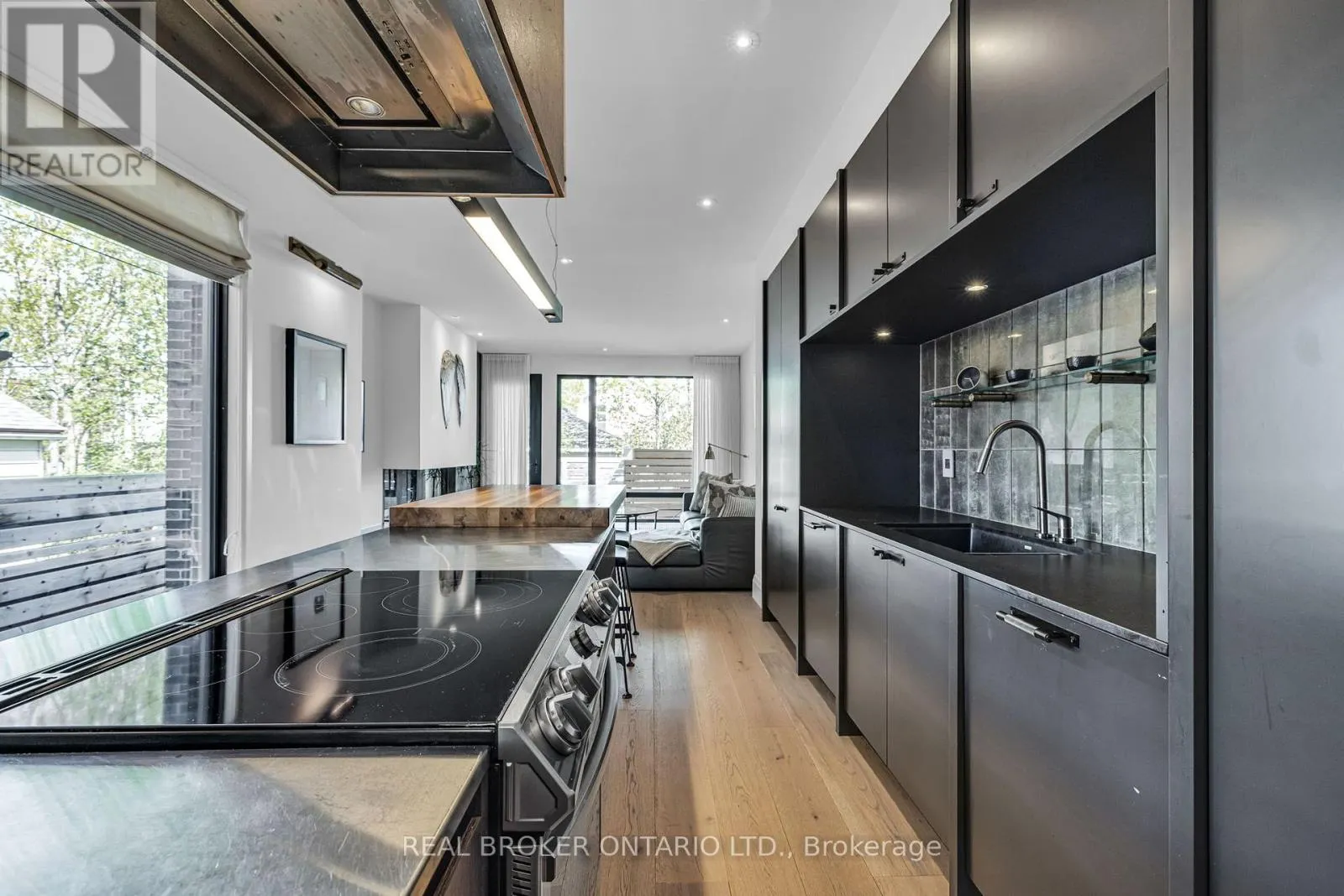 287 DOVERCOURT AVENUE