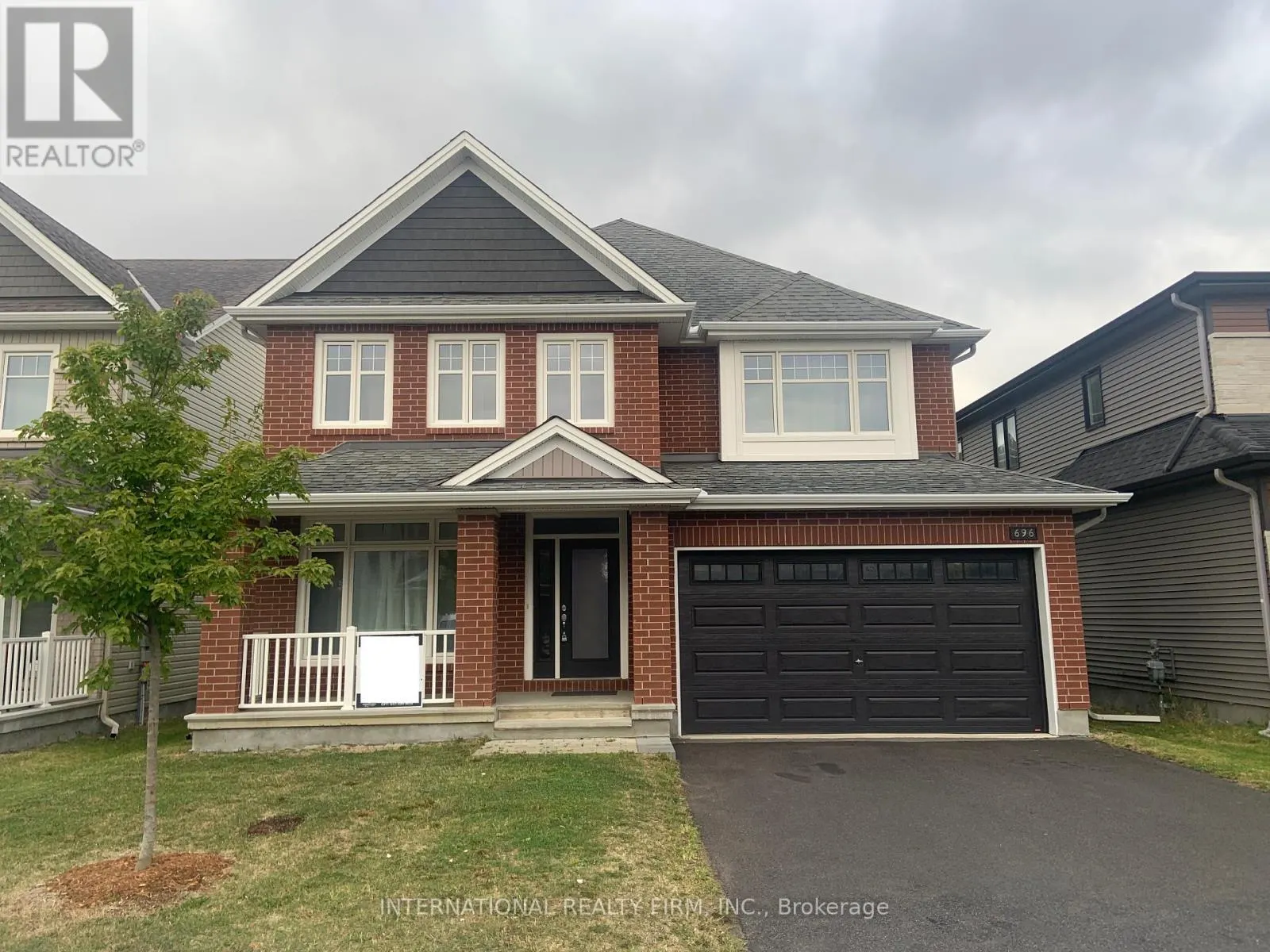 696 MOONFLOWER CRESCENT N