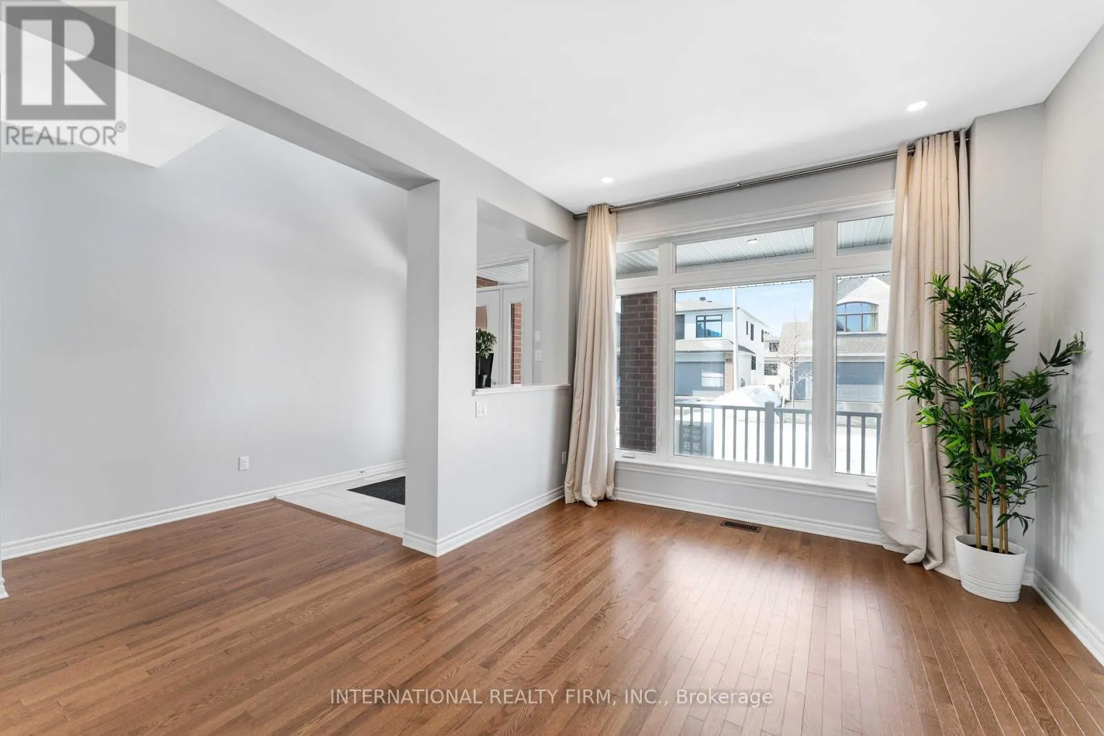 696 MOONFLOWER CRESCENT N