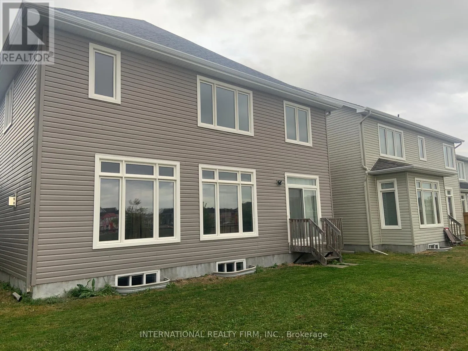 696 MOONFLOWER CRESCENT N