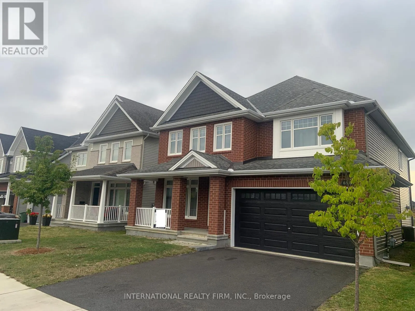 696 MOONFLOWER CRESCENT N