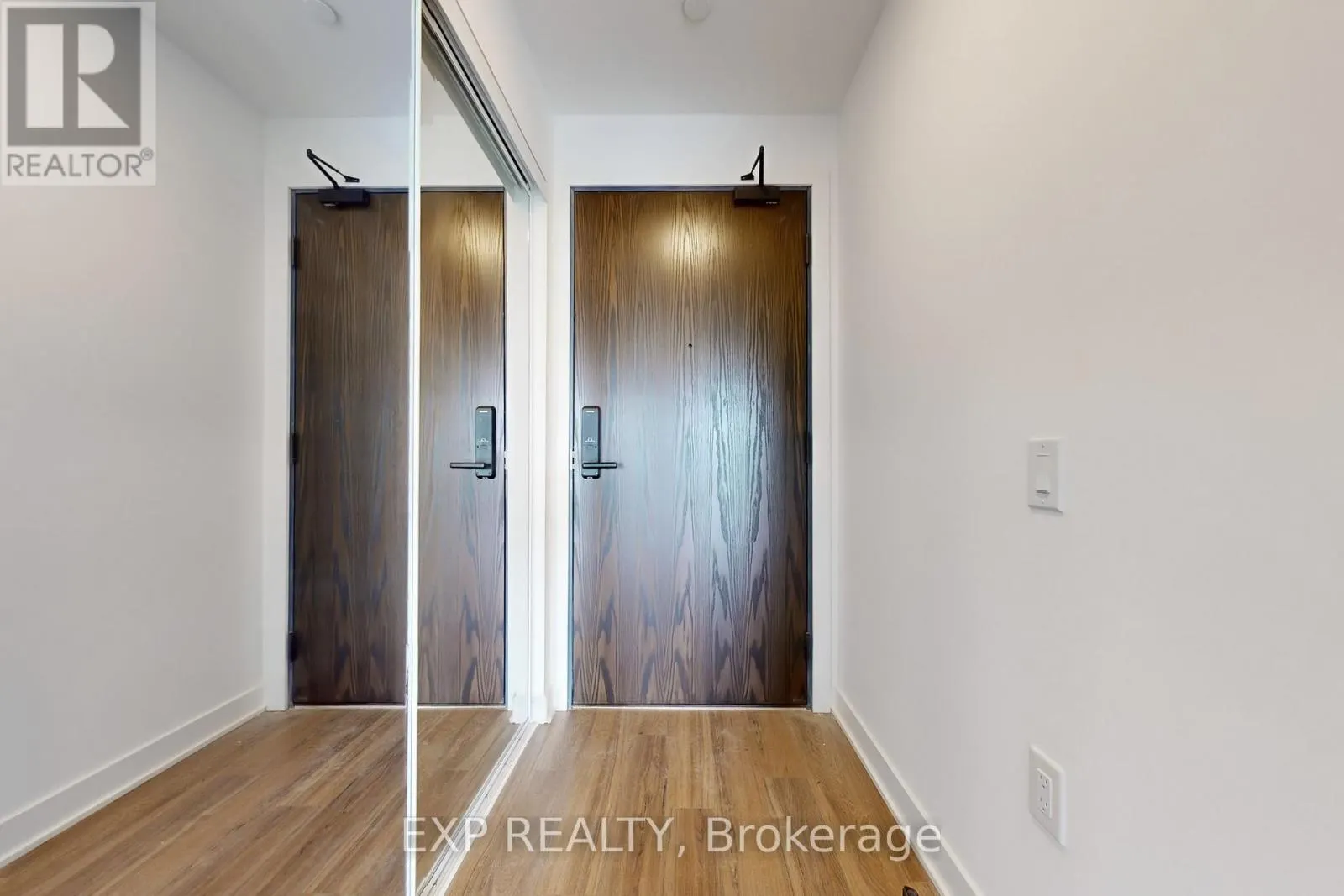 919 - 2782 BARTON STREET E